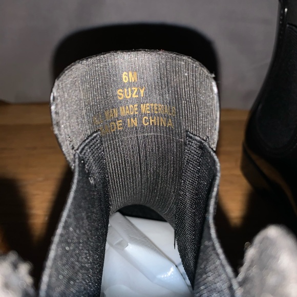 Black rain boots - Picture 8 of 12